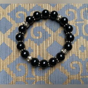 Black stone and rhinestone elastic bracelet.